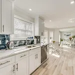 Chic Coolbaugh Township Getaway With Hot Tub!