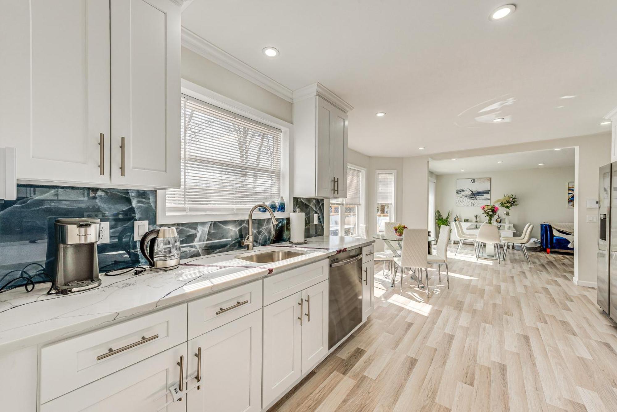 Chic Coolbaugh Township Getaway With Hot Tub!