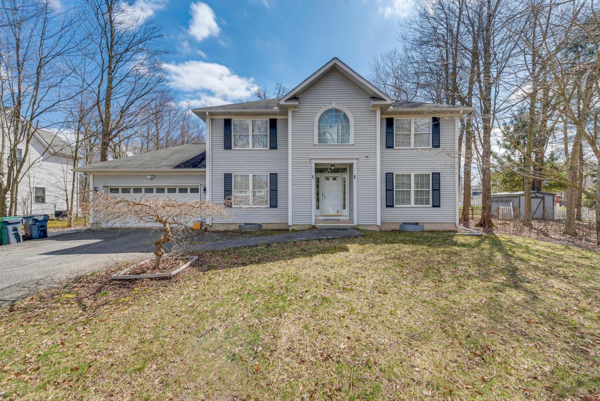 Chic Coolbaugh Township Getaway With Hot Tub! * Pocono Country Place